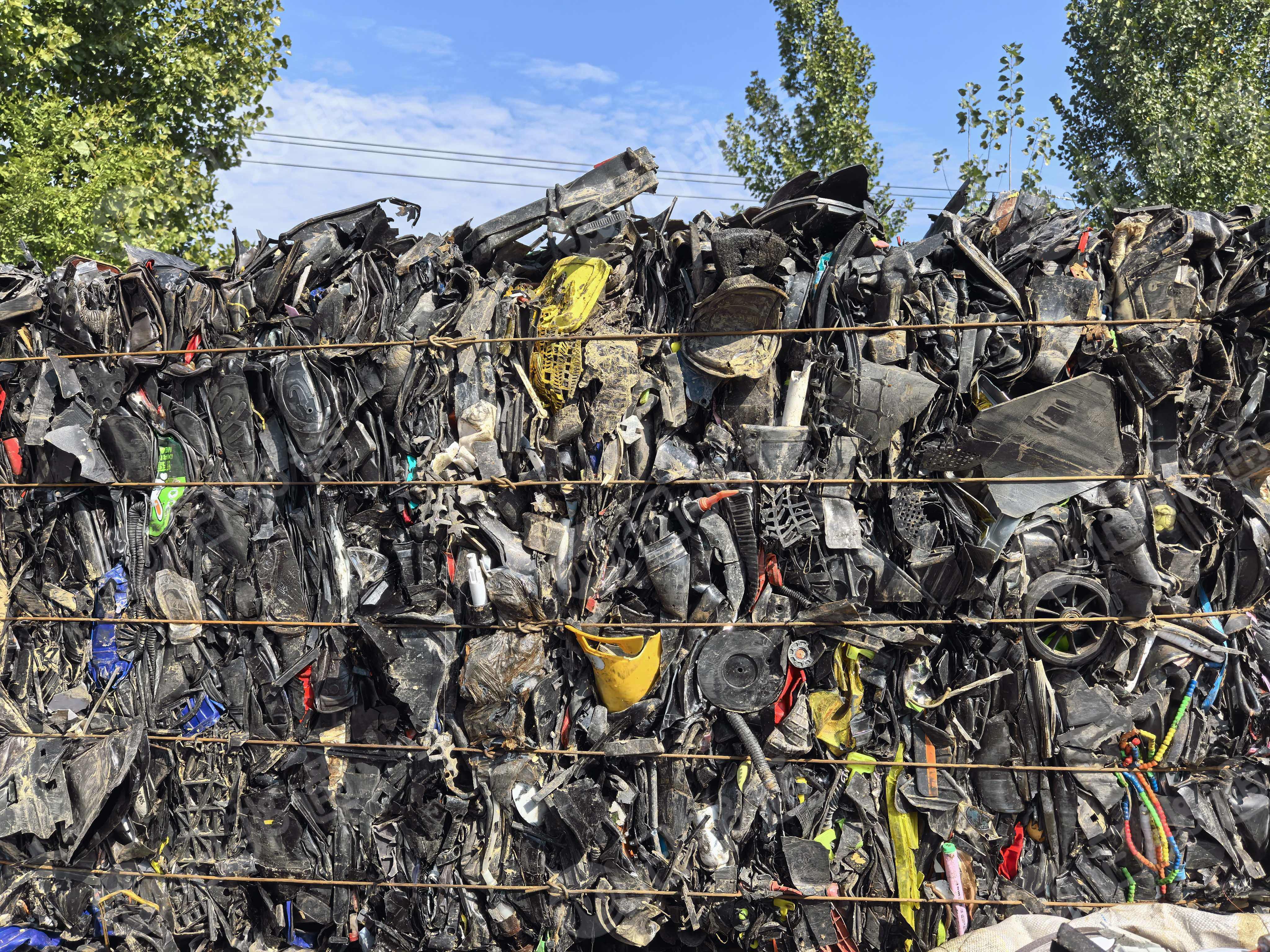 出售黑丙压块，月供1挂车多