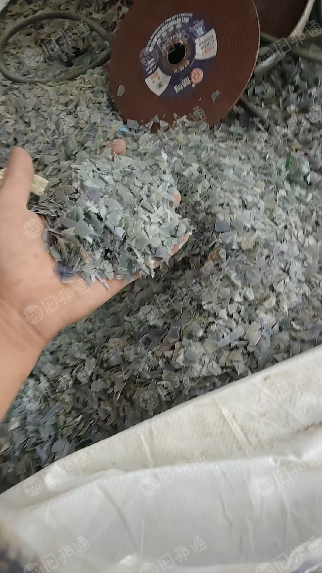 出售干粉PVC铝材膜破碎料，现货三四十吨