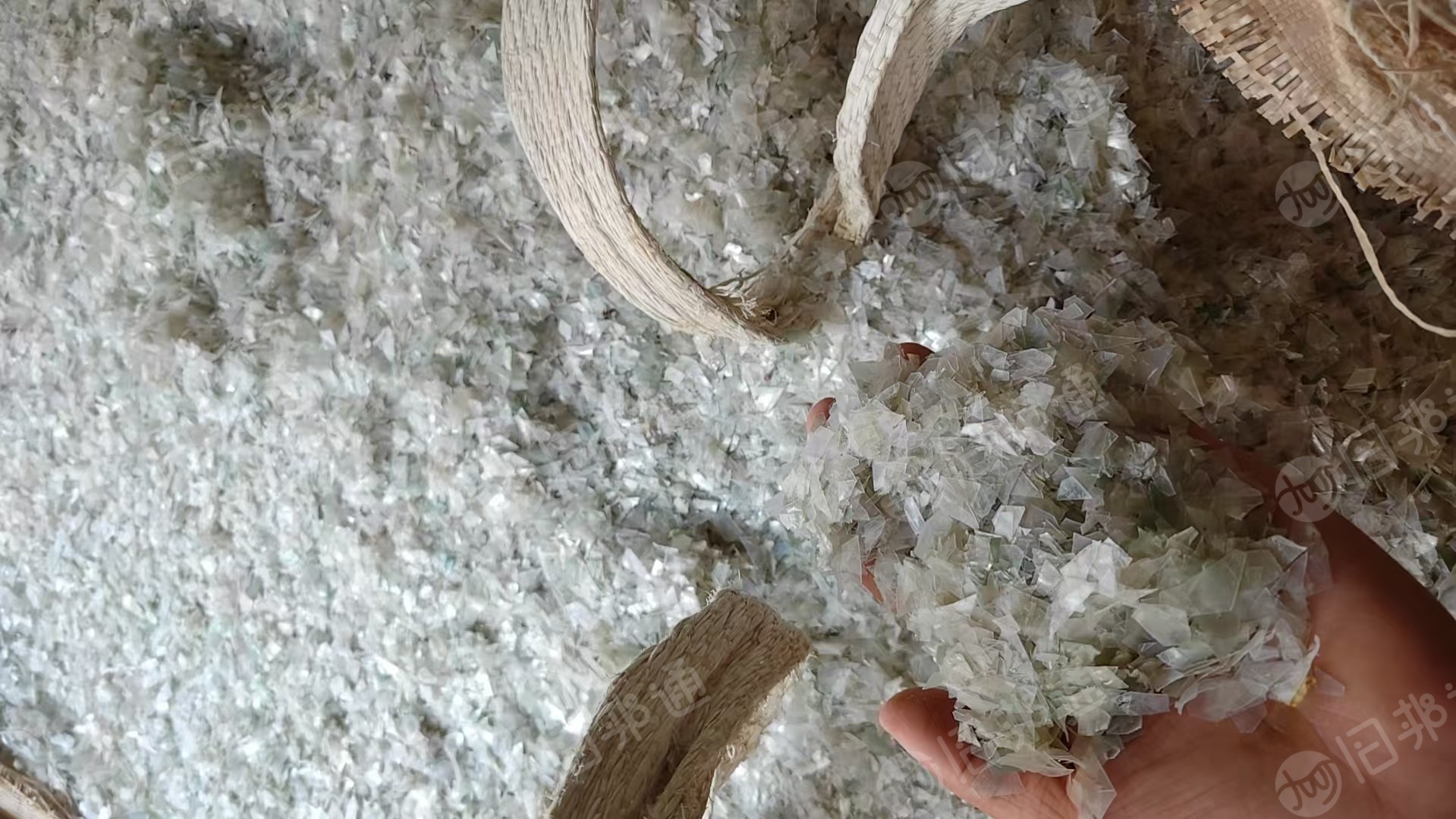 出售干粉PVC铝材膜破碎料，现货三四十吨