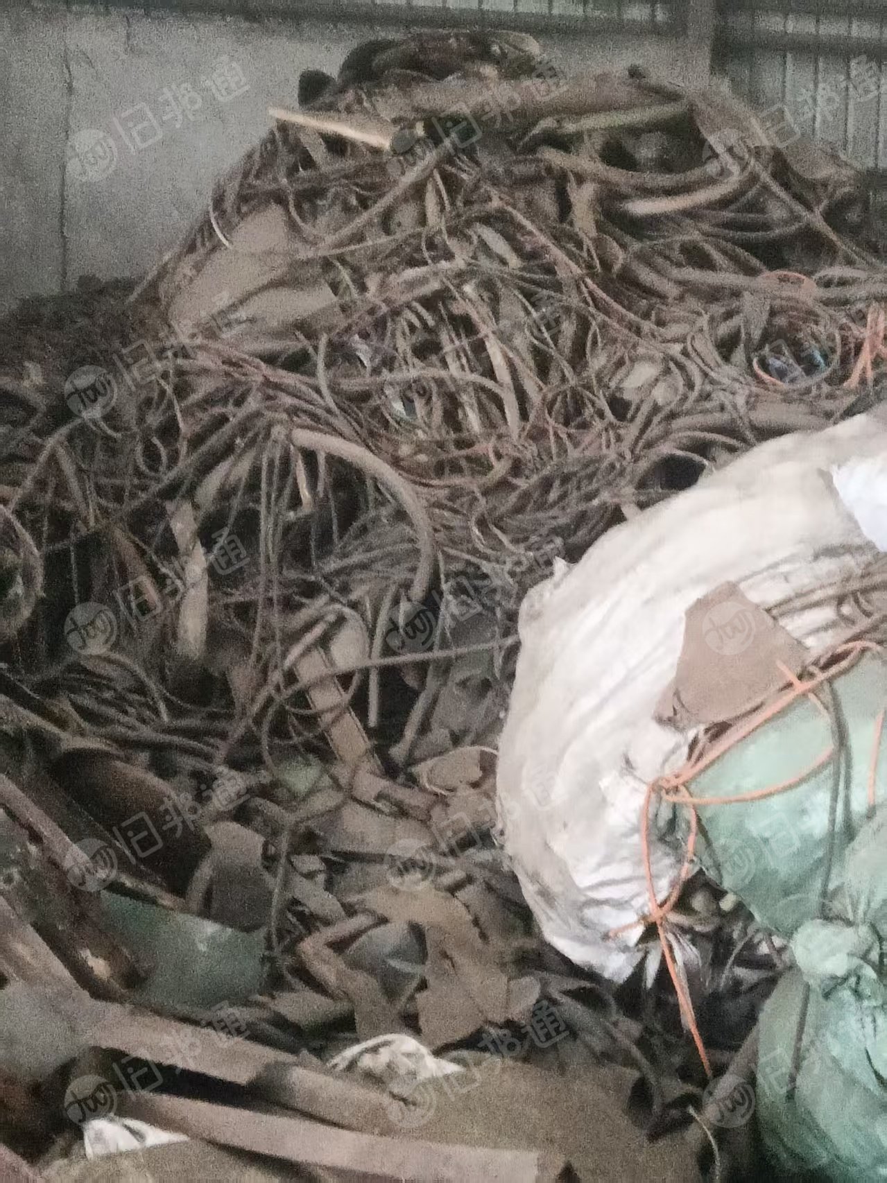 出售橡胶炼油料，有电机胶，电线皮一起的统货