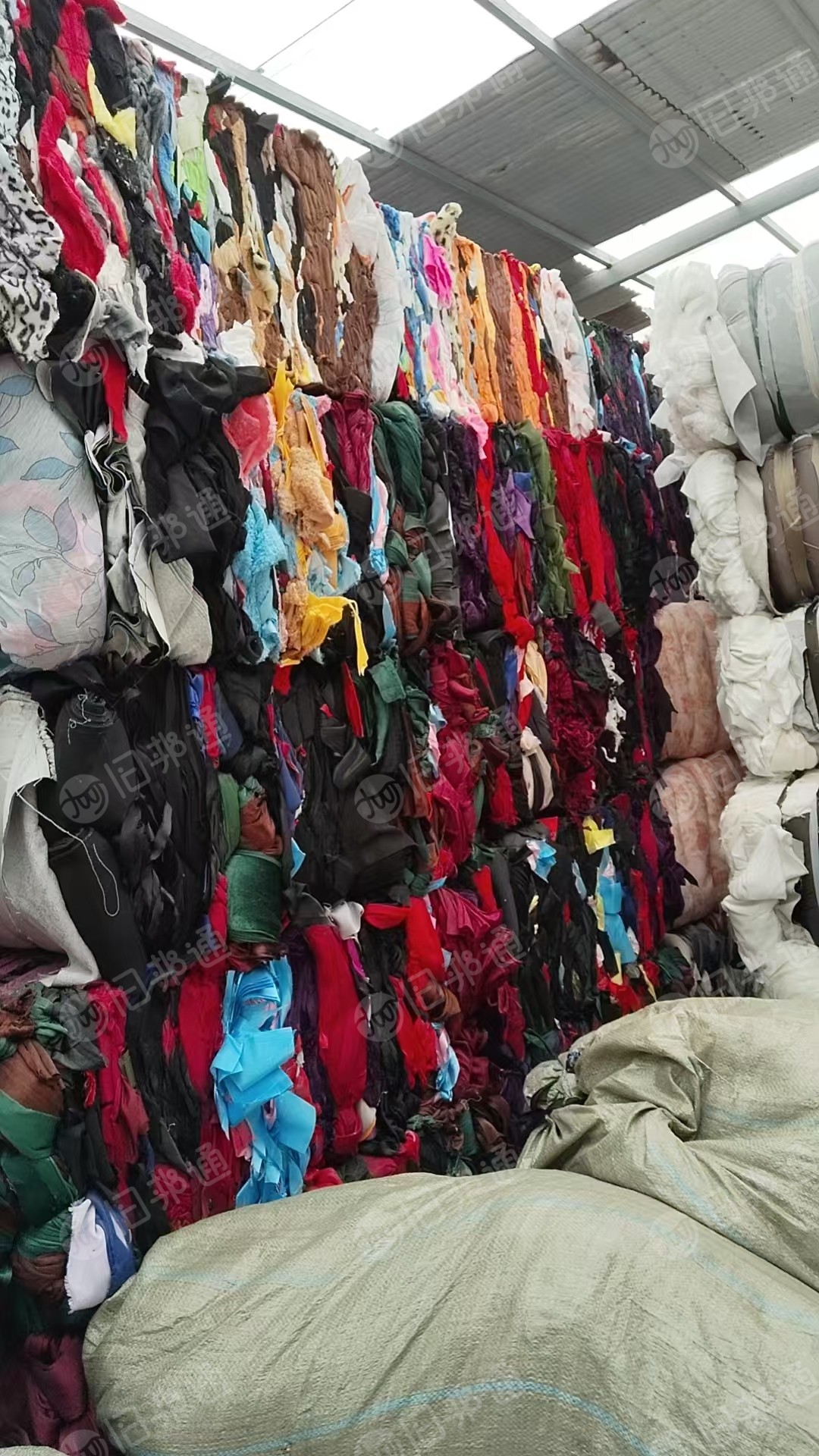 长期出售涤纶废布，窗帘废布，造粒布，货在河南平顶山