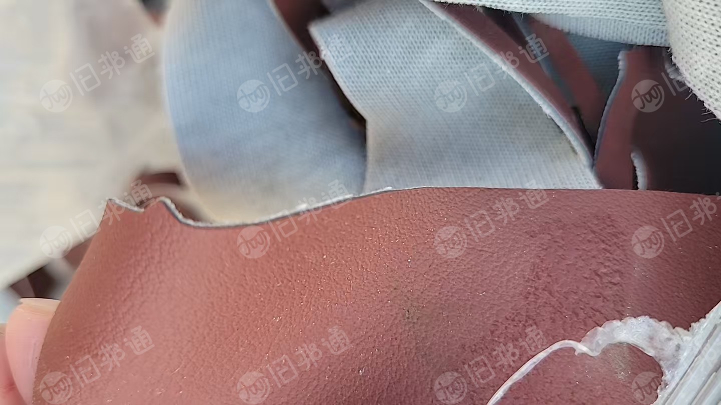 长期出售汽车座椅包覆厂下来的边角料，有毛料，布料，PVC皮革边料，这三种货合起来一个月有15吨