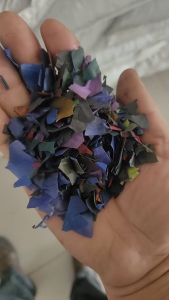 长期出售pvc玩具料雨衣膜包装膜破碎料