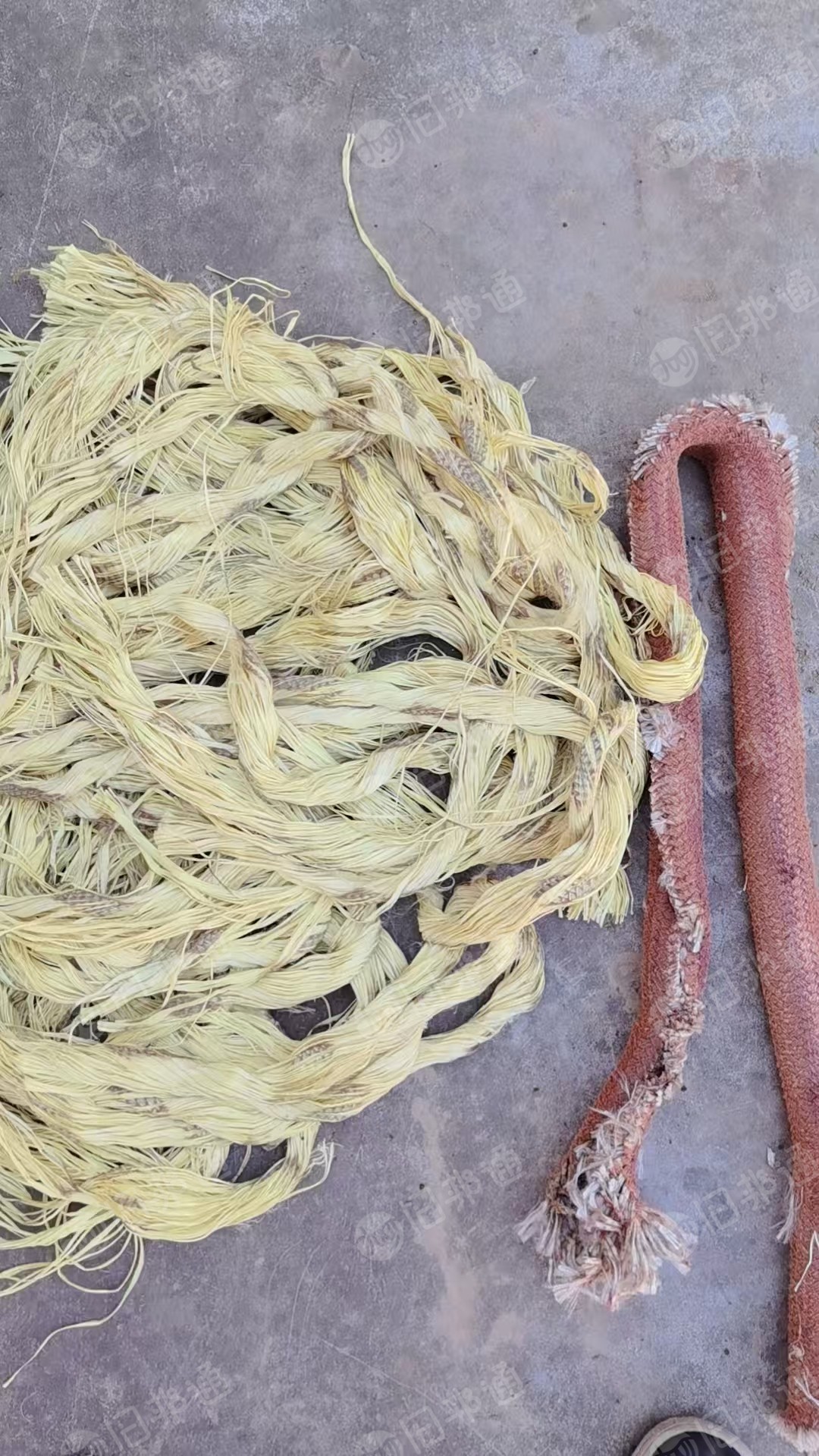 出售芳纶绳子，里面芯是芳纶，不带胶，带皮的话现货有4吨，皮跟芳纶比例是2：8，货在山东日照