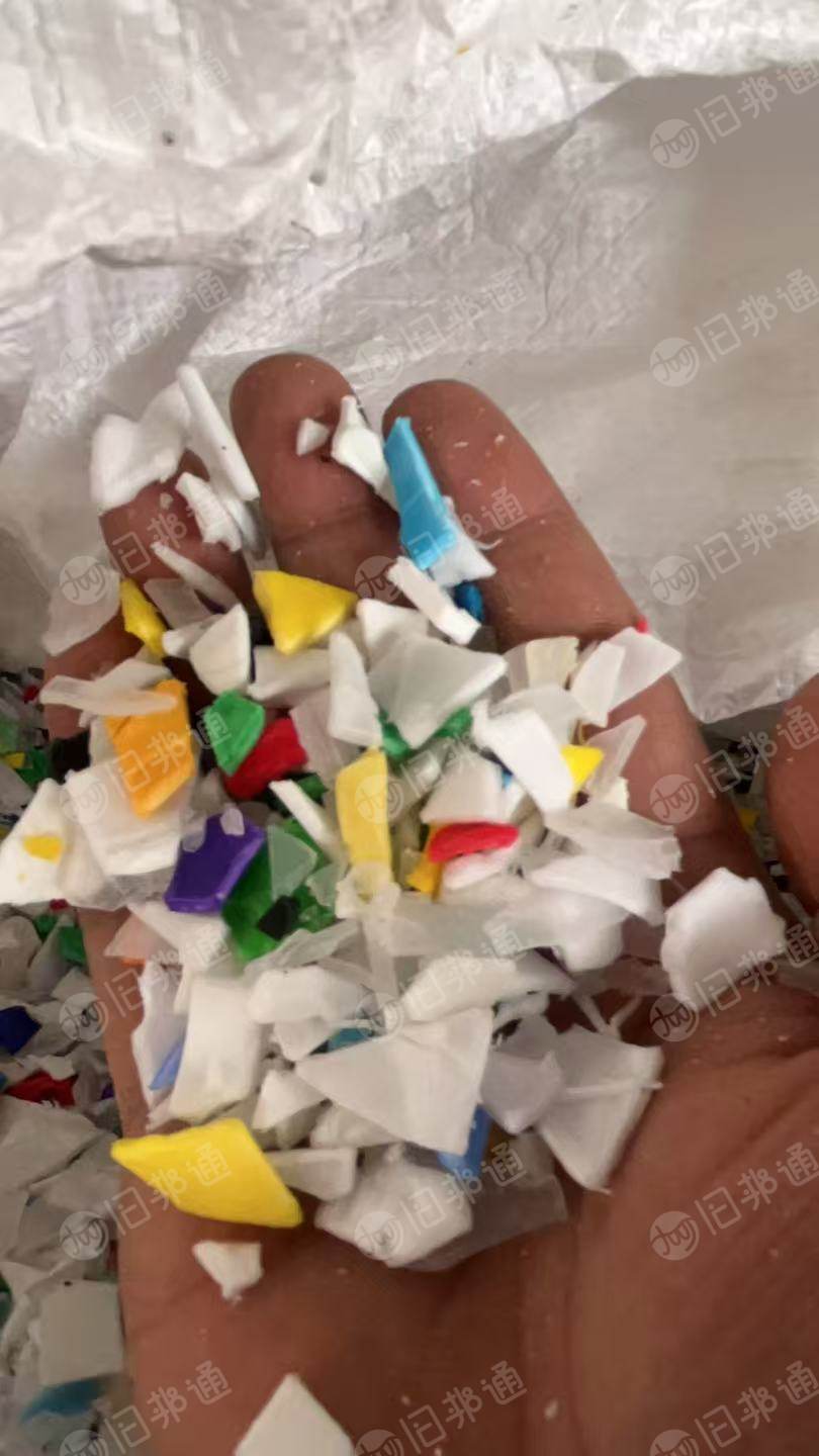 长期出售美缝胶管破碎料，杂色的，现货够车