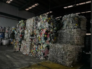 长期出售日杂花丙压块，带黑带响料，现货够车