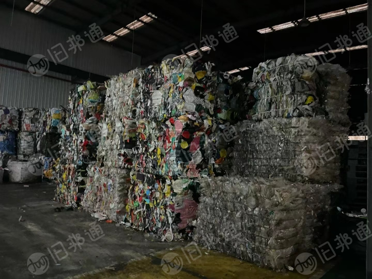 长期出售日杂花丙压块,带黑带响料,现货够车