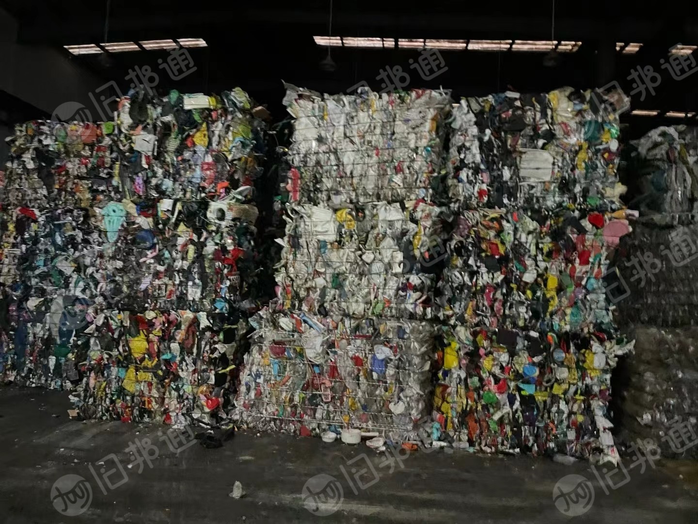 长期出售日杂花丙压块，带黑带响料，现货够车