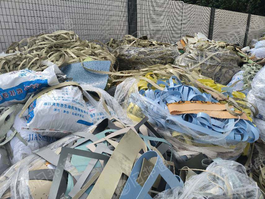 出售橡胶地板厂下来的橡胶边角料