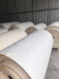 出售淡色的无膜卷筒皮革纸