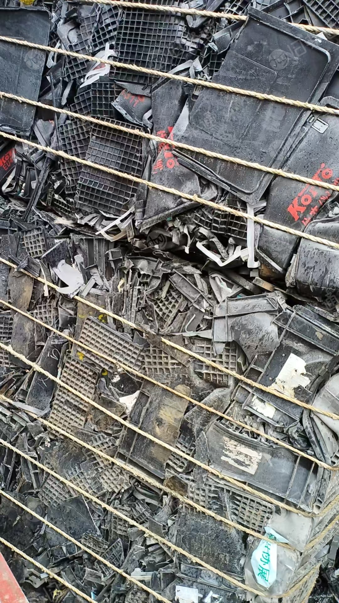 出售黑丙压块，有全漂的，也有沉底的，现货15吨