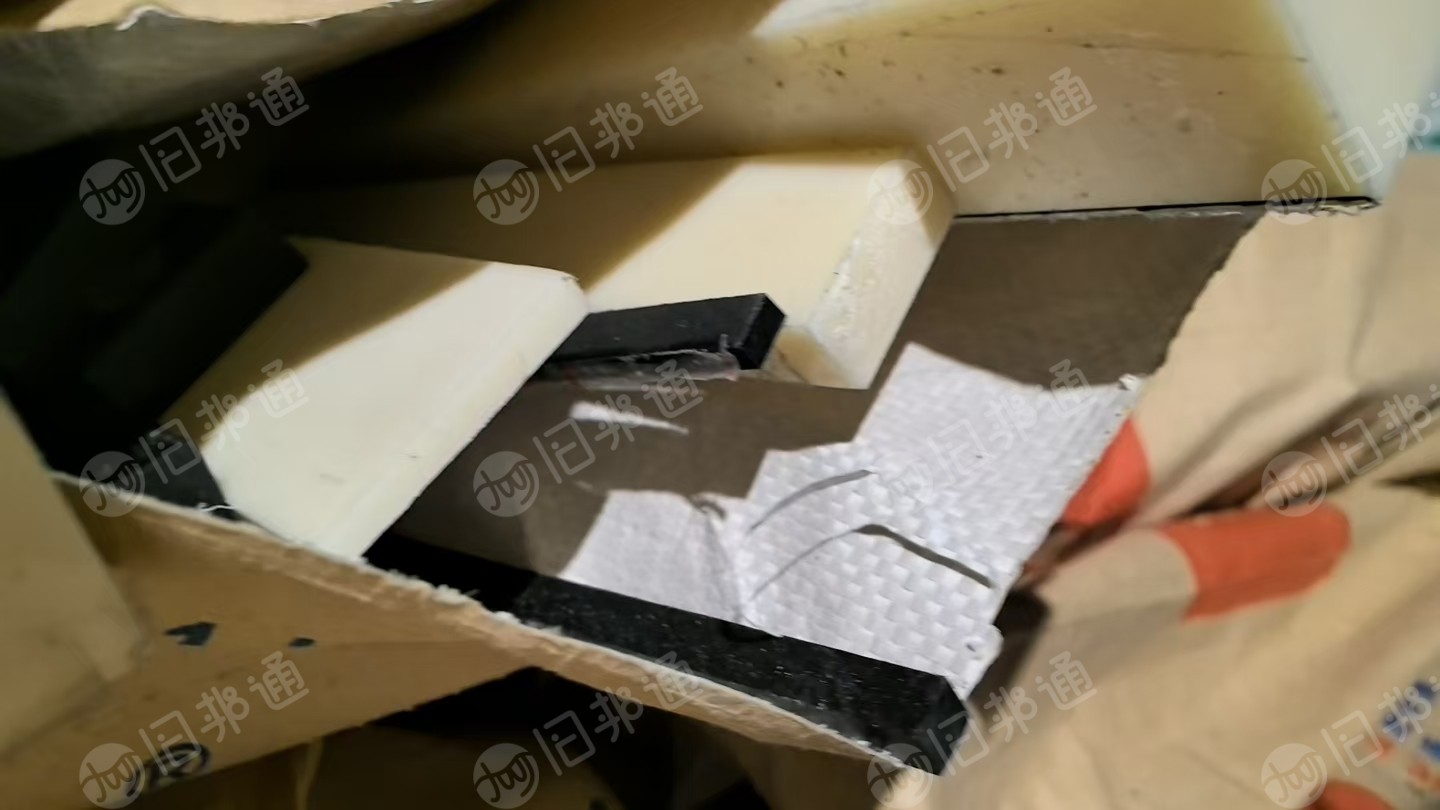 出售ABS毛料，ABS板材下来的裁边料，现货2吨，黑色多一些，米色少一些，统货出