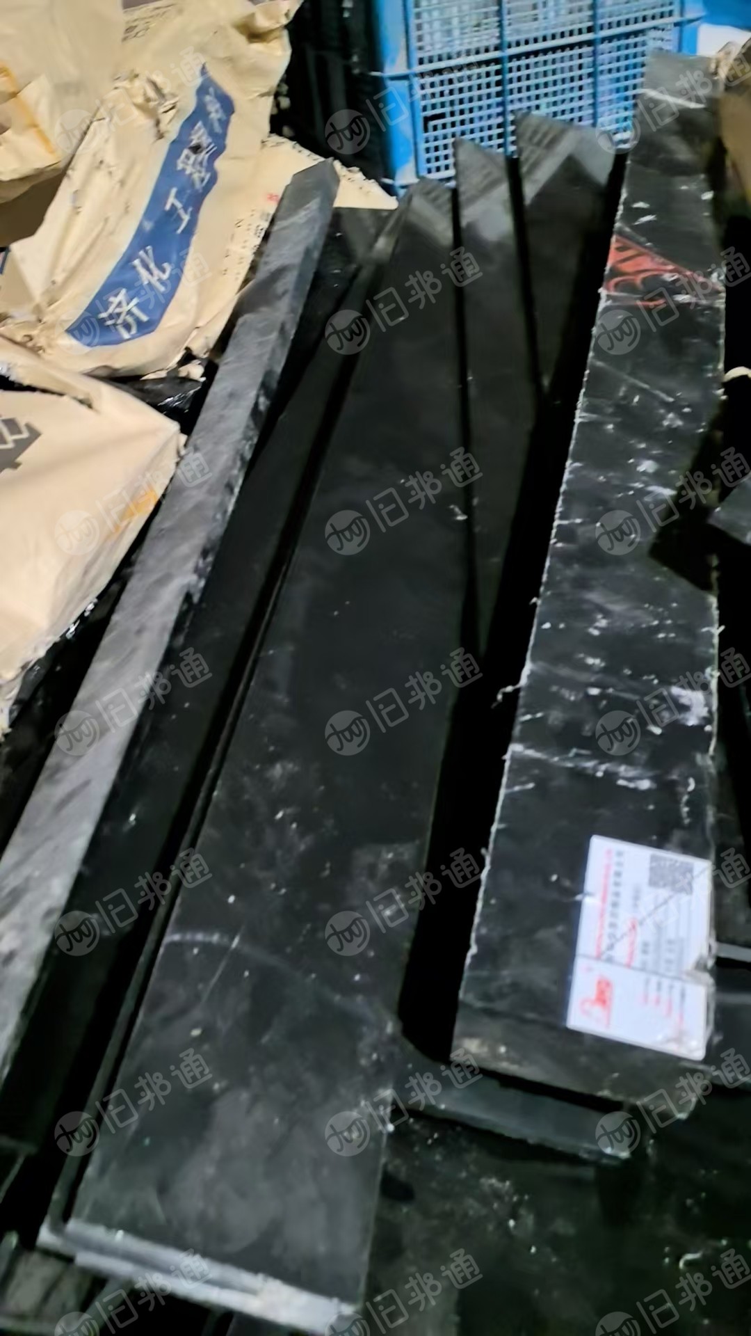 出售ABS毛料，ABS板材下来的裁边料，现货2吨，黑色多一些，米色少一些，统货出