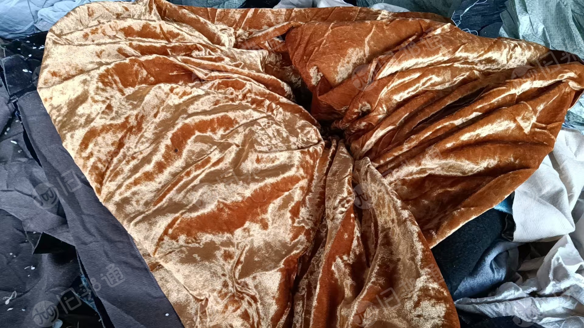 出售氨纶废布，氨纶造粒布，氨纶废布统货，现货有50吨左右，货在浙江杭州