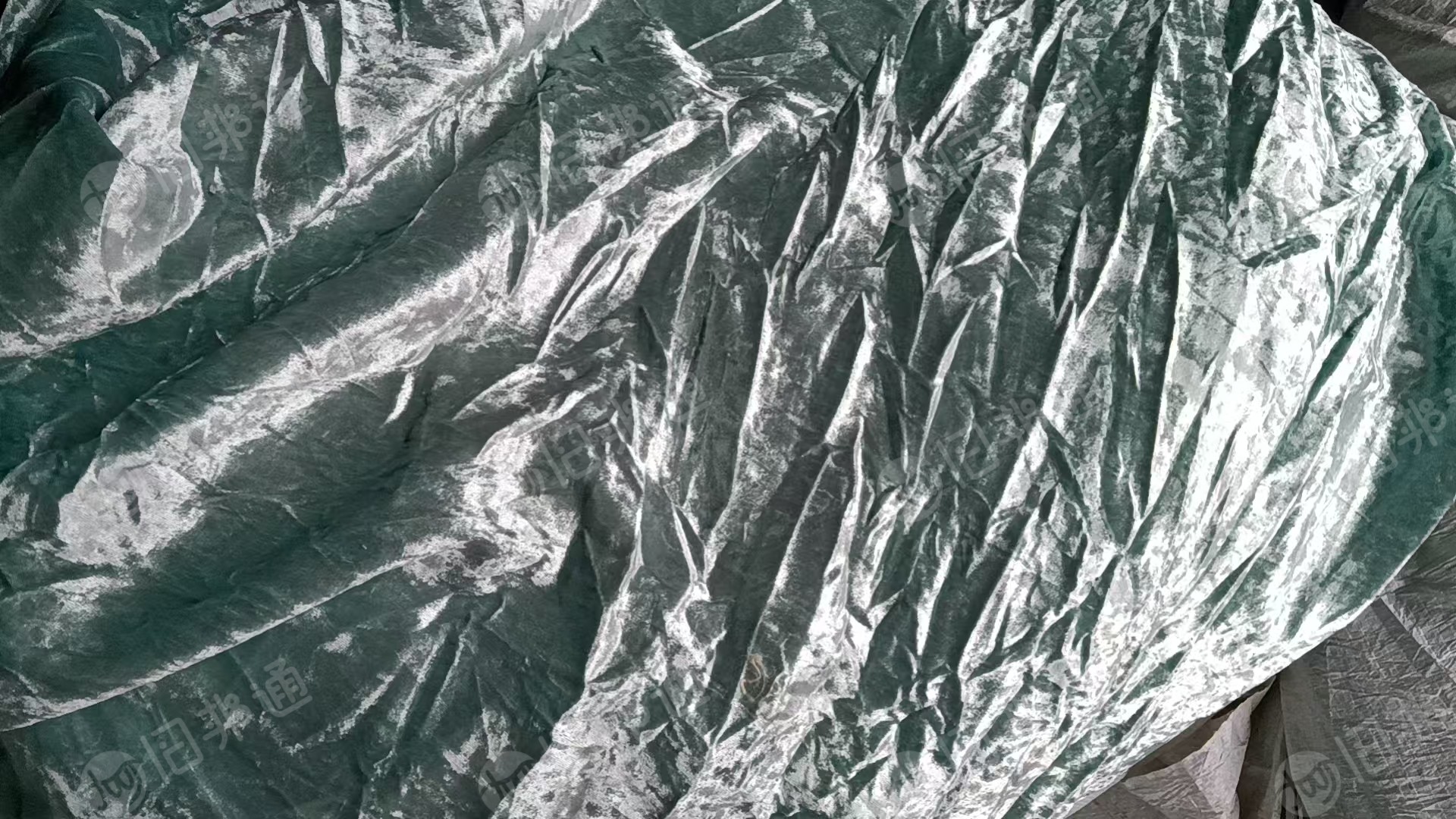 出售氨纶废布，氨纶造粒布，氨纶废布统货，现货有50吨左右，货在浙江杭州