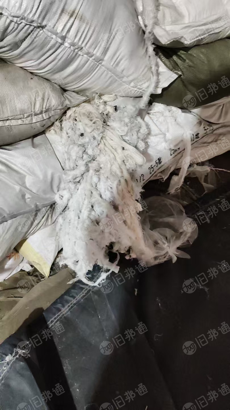 长期出售纯棉布边纱涤棉布边纱，混在一起，涤棉少，统货出，每个月有2车9米6，货在江苏南通