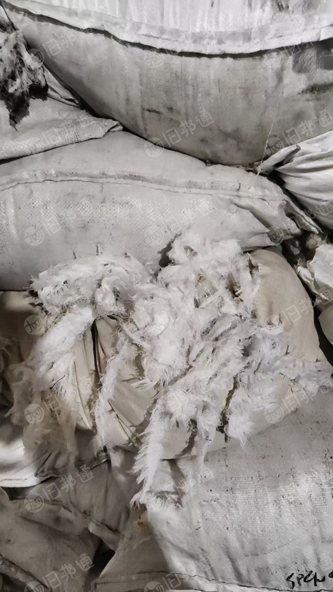 长期出售纯棉布边纱涤棉布边纱，混在一起，涤棉少，统货出，每个月有2车9米6，货在江苏南通