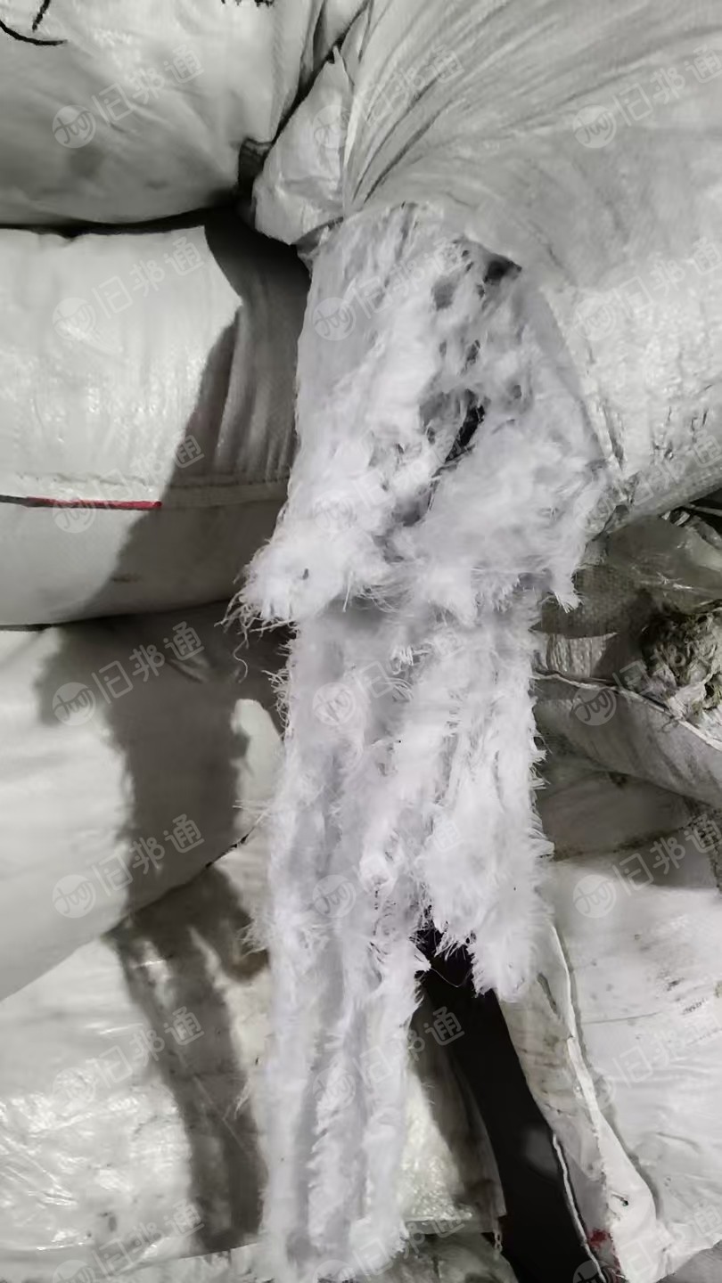 长期出售纯棉布边纱涤棉布边纱，混在一起，涤棉少，统货出，每个月有2车9米6，货在江苏南通