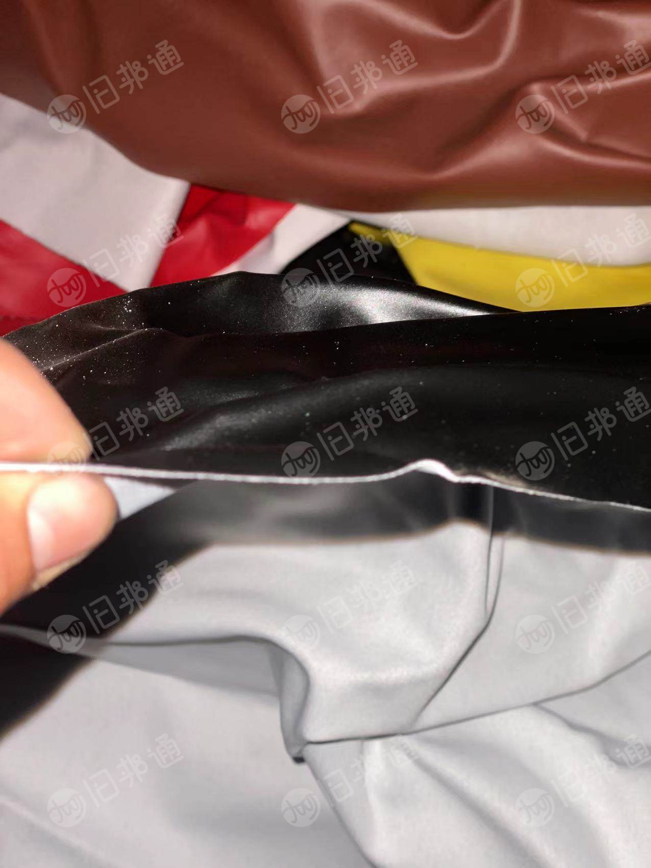 长期出售环保pvc汽车革边角料，汽车革边角料，是厂里下来的，现货70吨