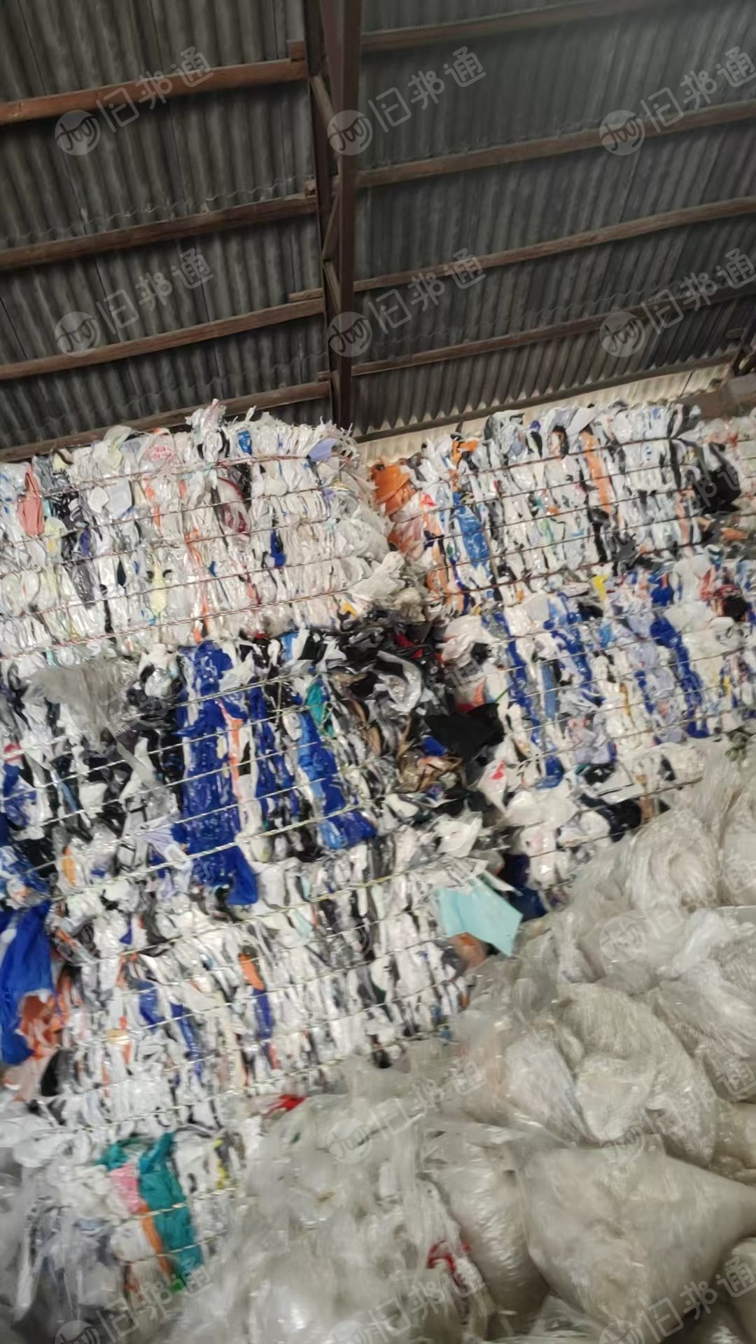 长期出售PE快递袋废料，高压服装袋废料，现货30吨