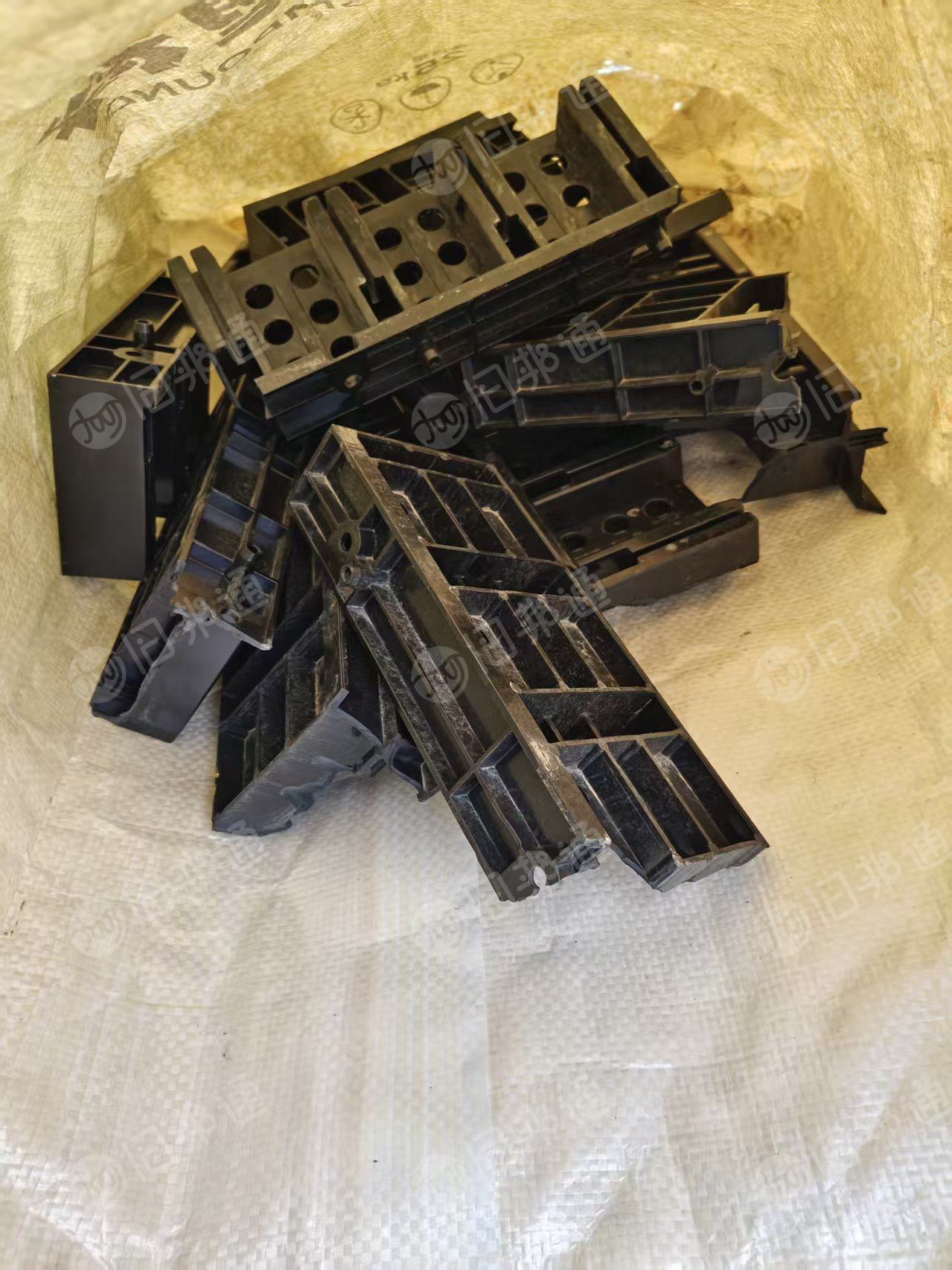 出售新能源汽车电池托盘破碎料，合金破碎料，冲击大概10个，防火阻燃，现货36吨