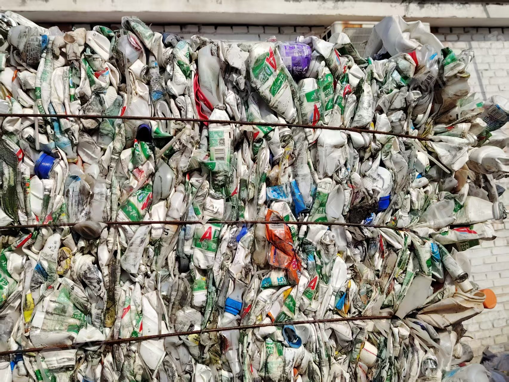 出售小白乙压块，现货10吨，纯娃哈哈压块