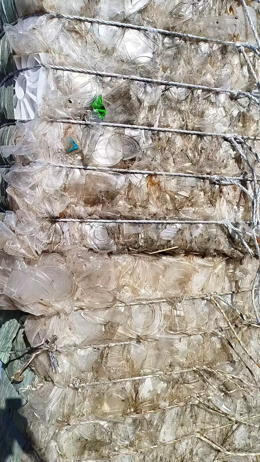 出售分色丙压块,红蓝丙压块,白丙压块,涂料桶压块,餐盒压块