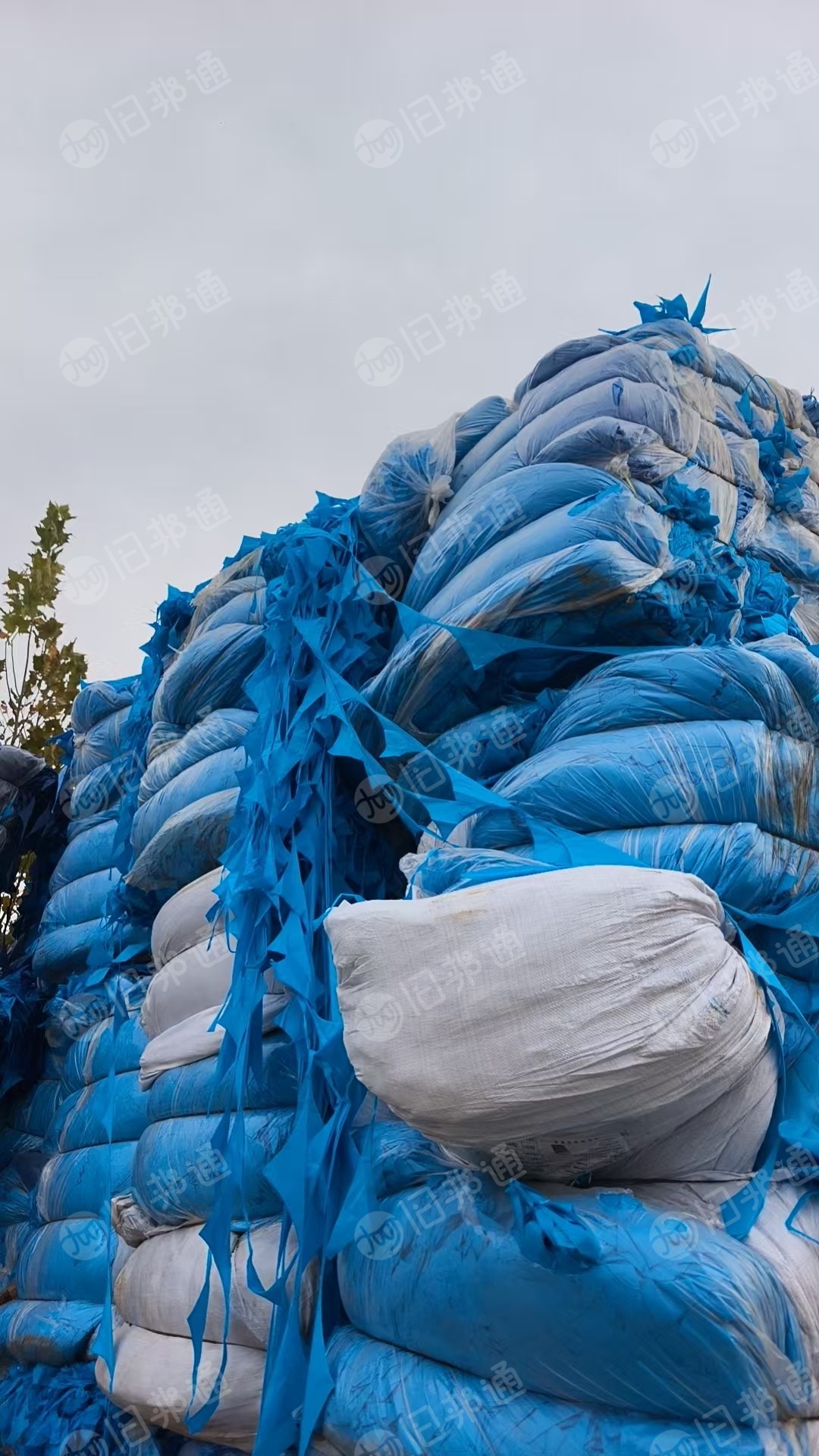 本厂长期出售纯pp无纺布边角料，丙纶无纺布，无纺布废料，蓝色和白色都有，可以造粒用，现货有30吨