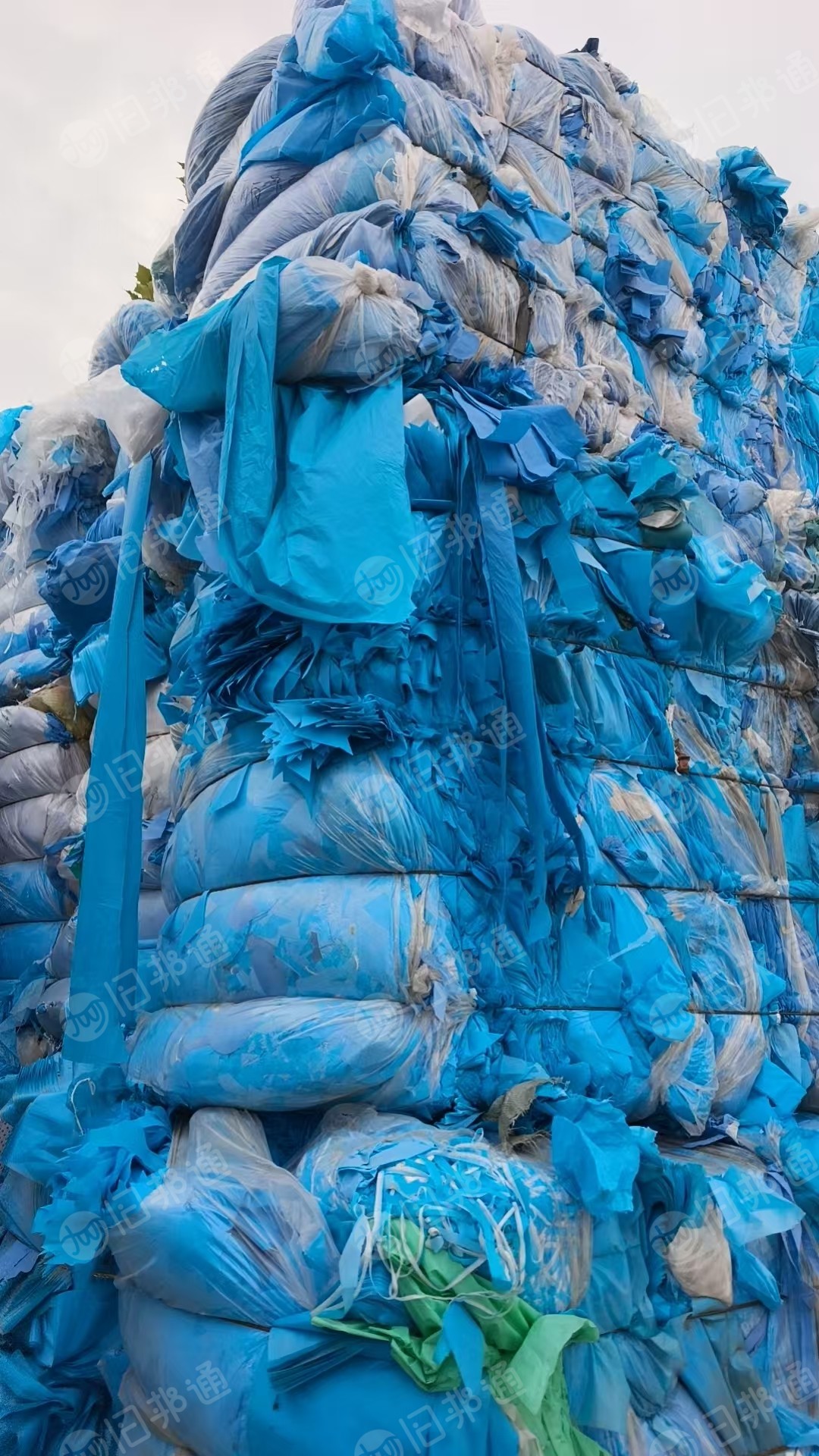 本厂长期出售pp复合pe无纺布，无纺布造粒料，复合无纺布，无纺布边角料，蓝色白色都有，现货有30吨