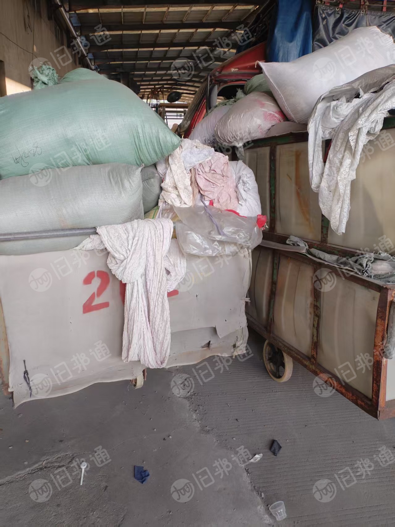 染厂长期出售布边料,废布料,锦氨和锦纶的统货,可造粒用,现货有7吨左右,在福建三明永安
