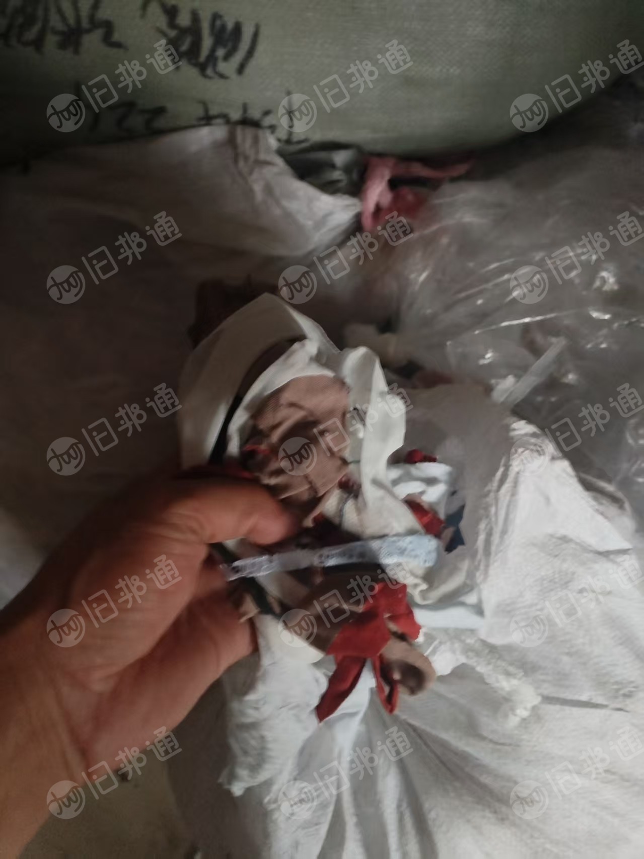 染厂长期出售布边料，废布料，锦氨和锦纶的统货，可造粒用，现货有7吨左右，在福建三明永安