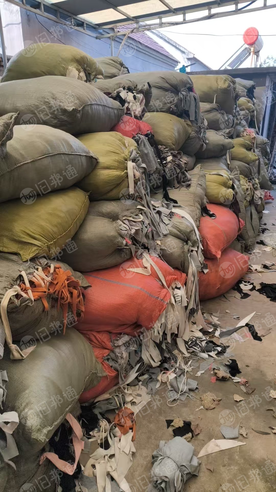 出售一批涤棉废布统货，服装厂下来的，现货有8-9吨，在山东枣庄