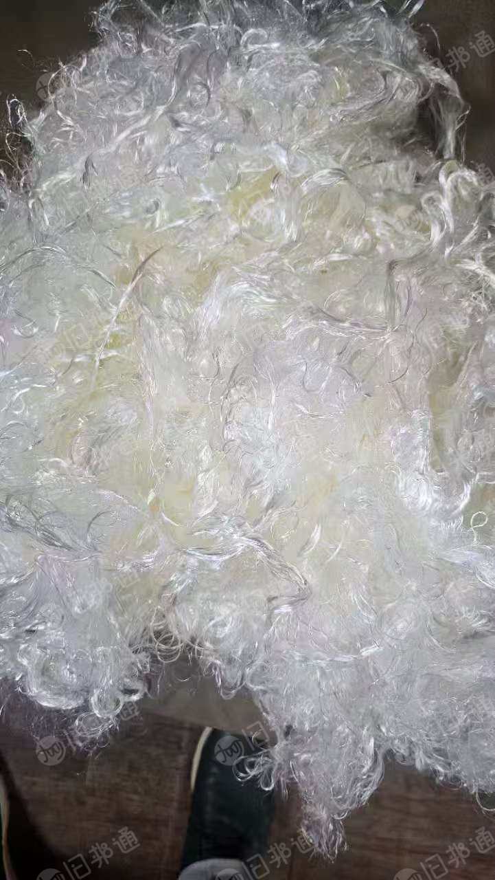 长期出售腈纶废丝，韩国进口的，现货100吨左右，现在月供100多吨，旺季200多吨，在山东青岛