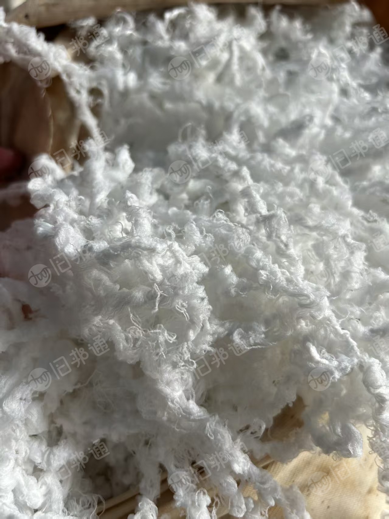 长期出售涤纶水丝,织布厂下来的,含水15个左右,偶尔会有一点锦纶的废丝,现货50多吨