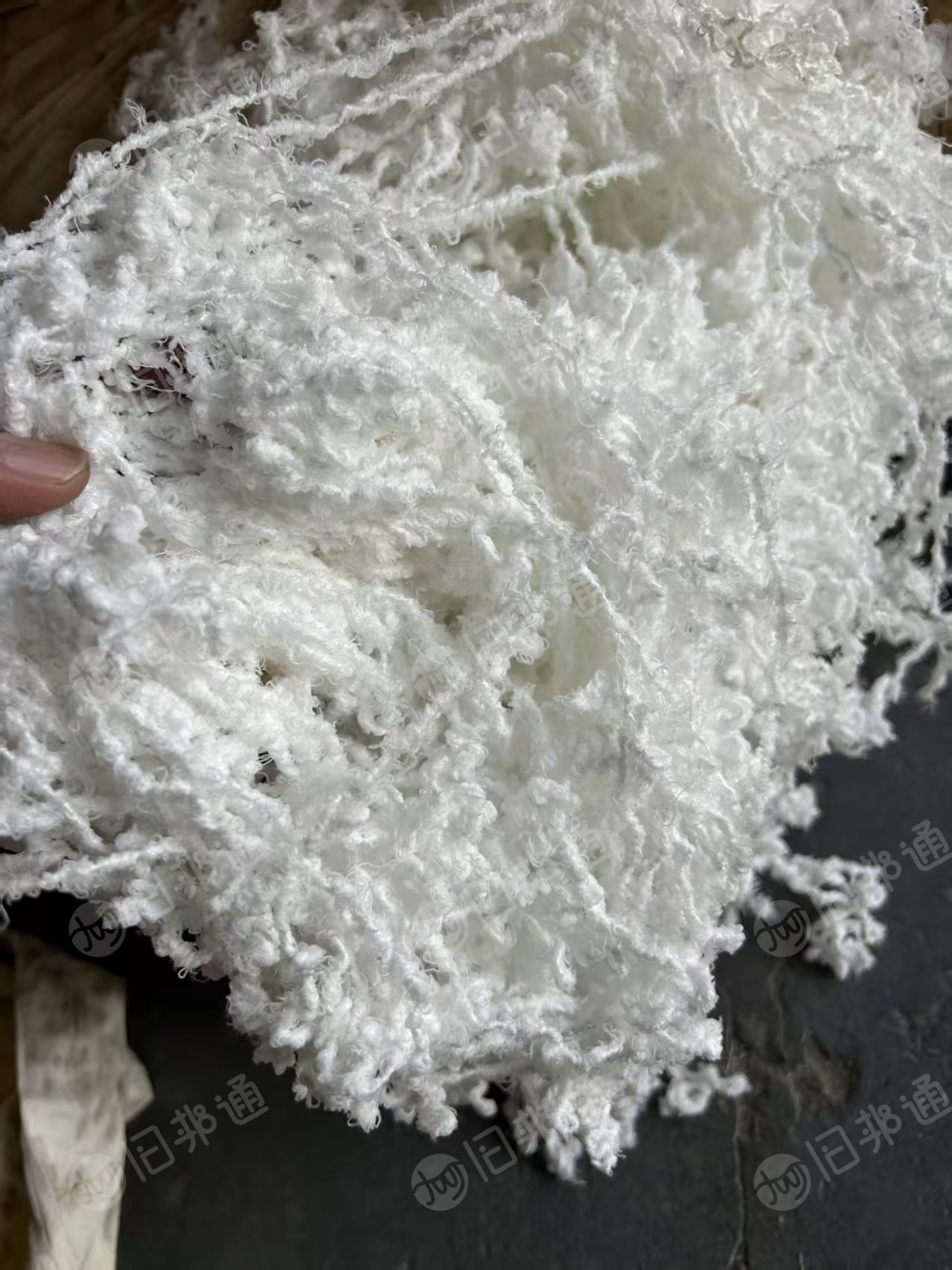 长期出售涤纶水丝,织布厂下来的,含水15个左右,偶尔会有一点锦纶的废丝,现货50多吨