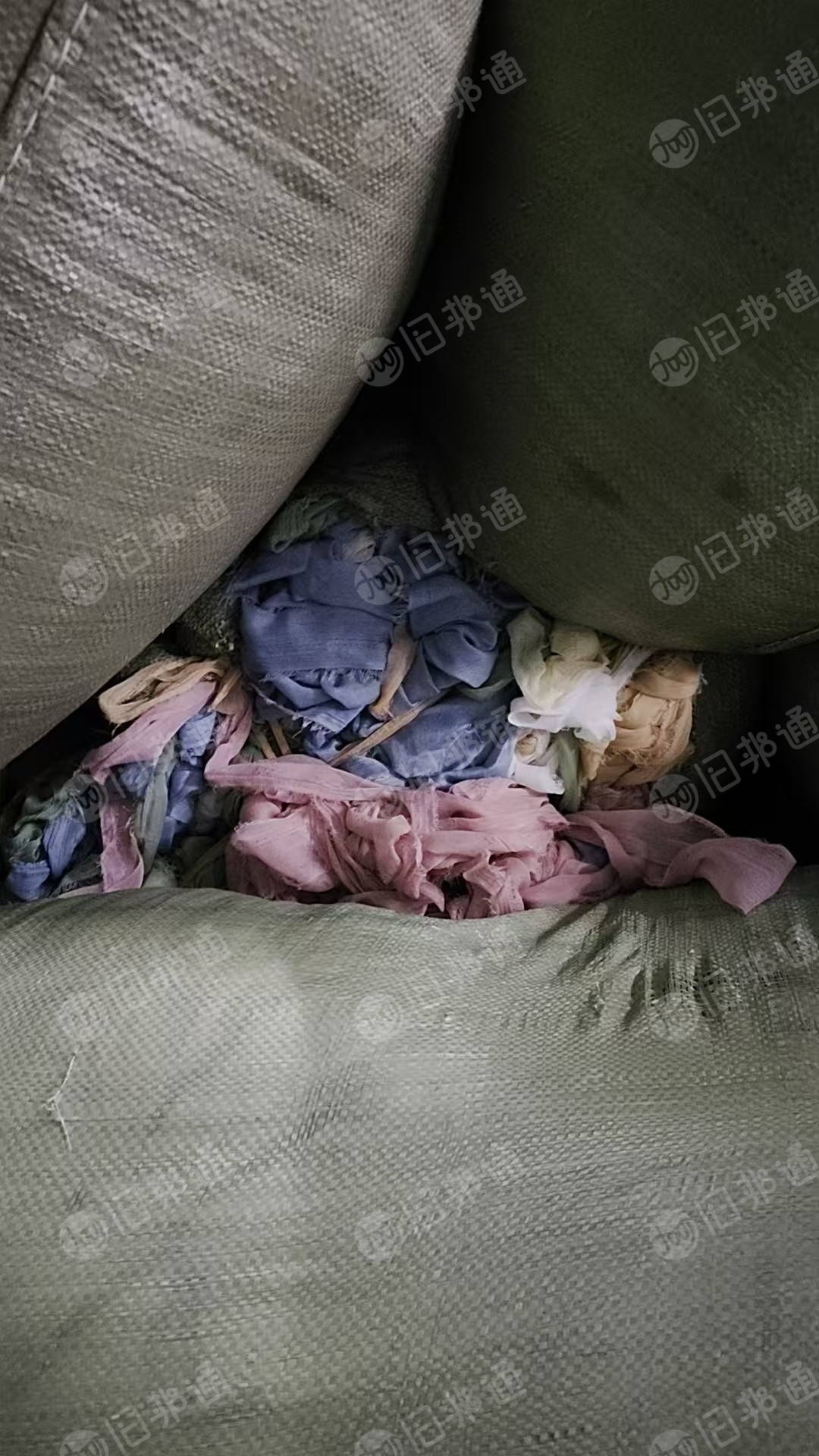 长期出售做丝巾下来的涤纶边角料，涤纶废布，纯涤纶不带浆，现货十几吨