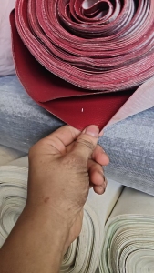 长期出售库存皮革，红色pvc皮革，现货两三吨