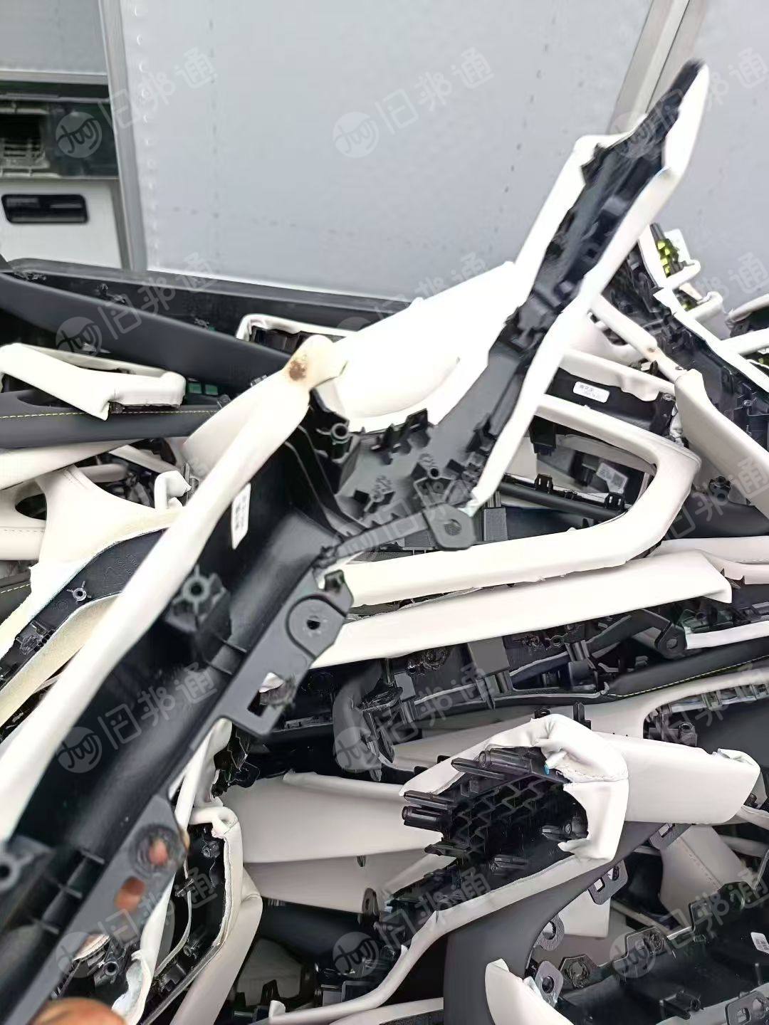 常年大量求购汽车内饰外饰，保险杠油箱打包毛料，需求量几百吨