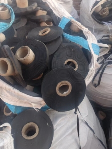 黑色高低压混合颗粒料质偏软，用途广，高压新料含胶。