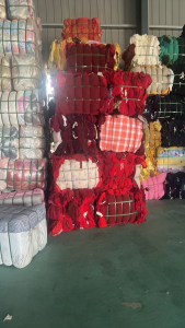 长期出售毛衣颜色料，毛衣料，有红色，米色等，月供三四十吨