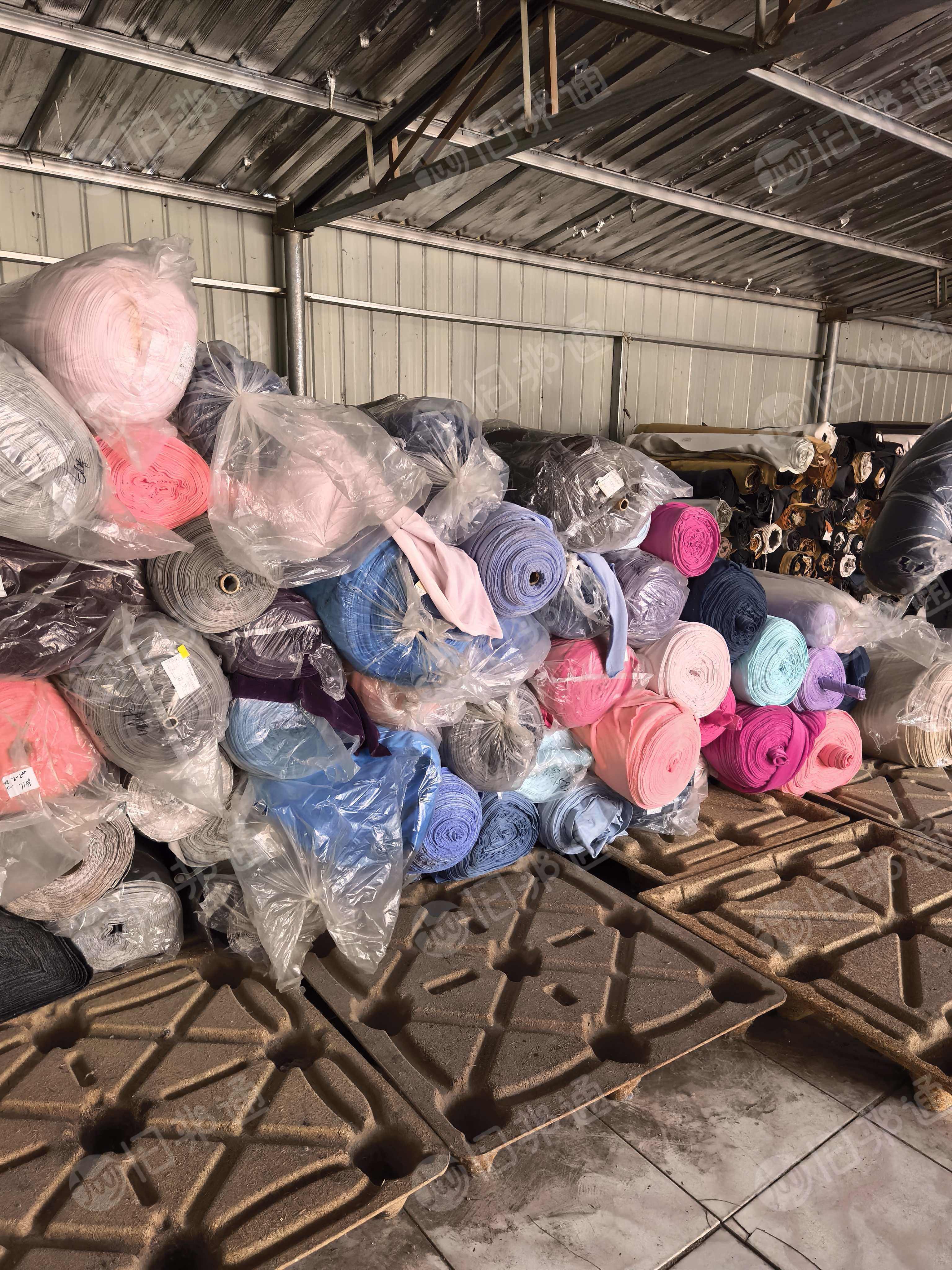 出售单面珊瑚绒布,库存珊瑚绒,门幅156,克重190,现货20吨,货在山东临沂