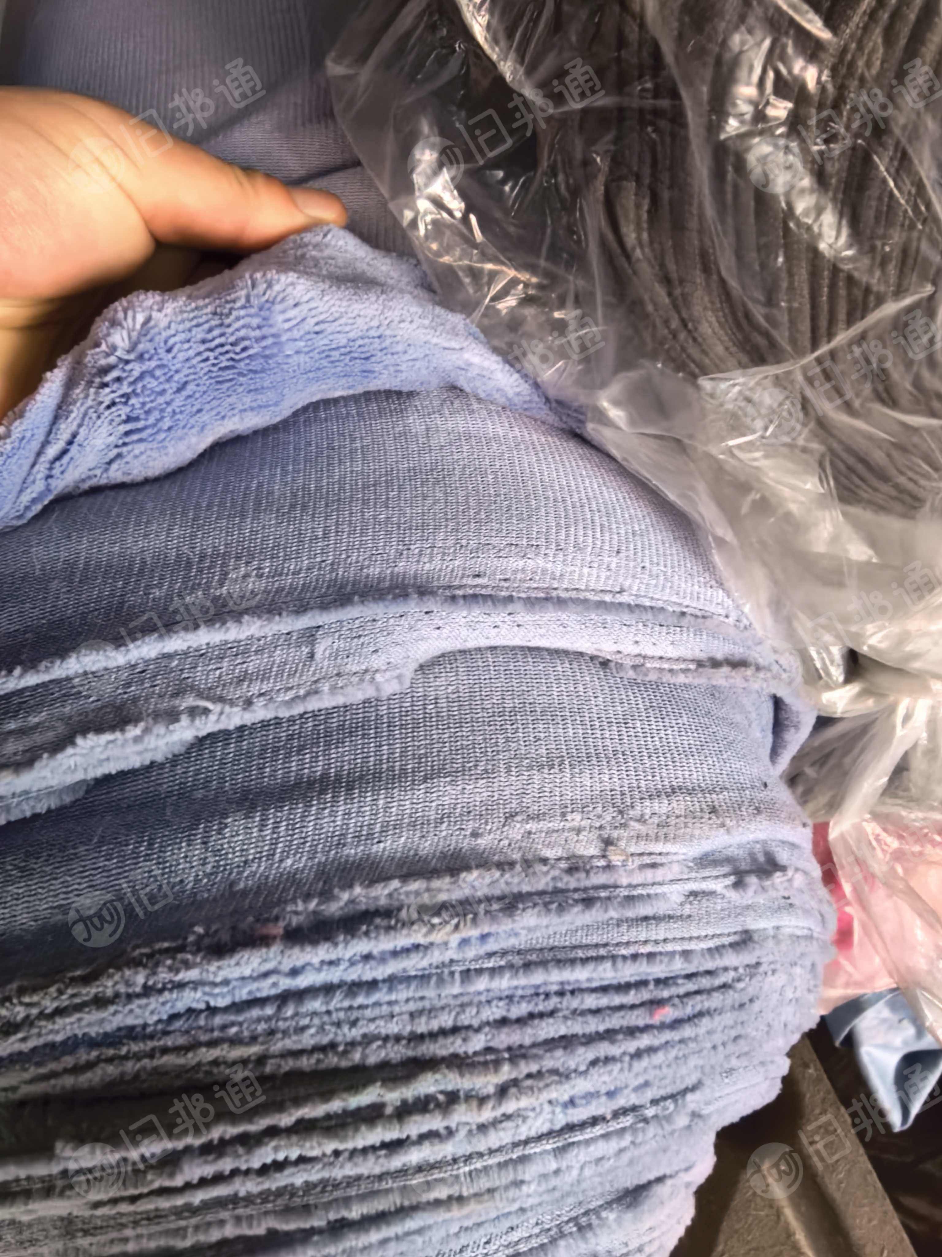 出售单面珊瑚绒布，库存珊瑚绒，门幅156，克重190，现货20吨，货在山东临沂