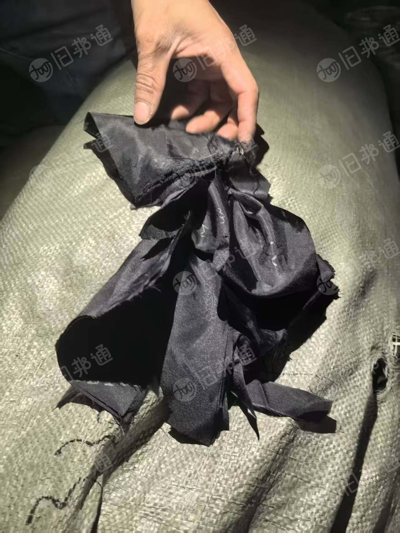 长期出售制服厂下来的废布料，废布边角料，现货10吨