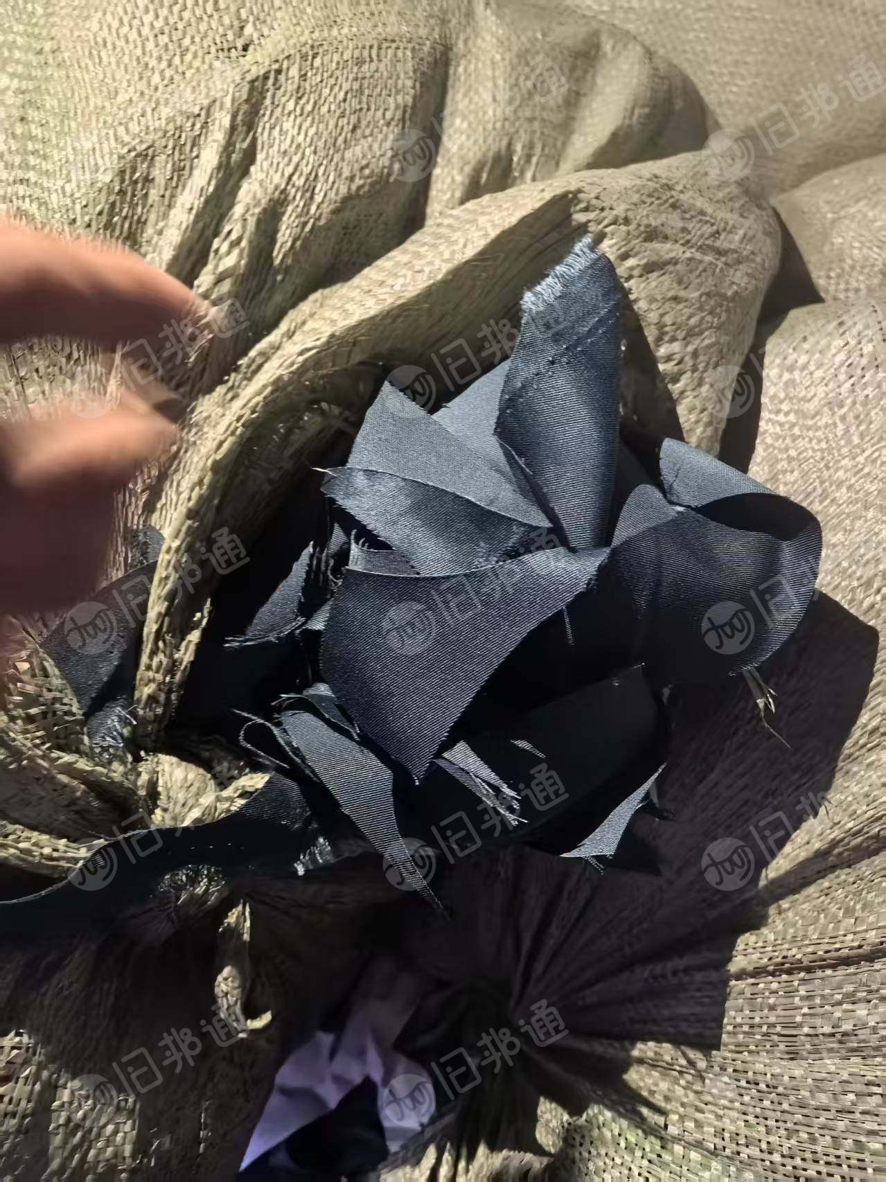 长期出售制服厂下来的废布料，废布边角料，现货10吨