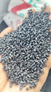 处理黑色无纺布颗粒，过四层80目，含90%漂，现货有10吨，货在浙江金华