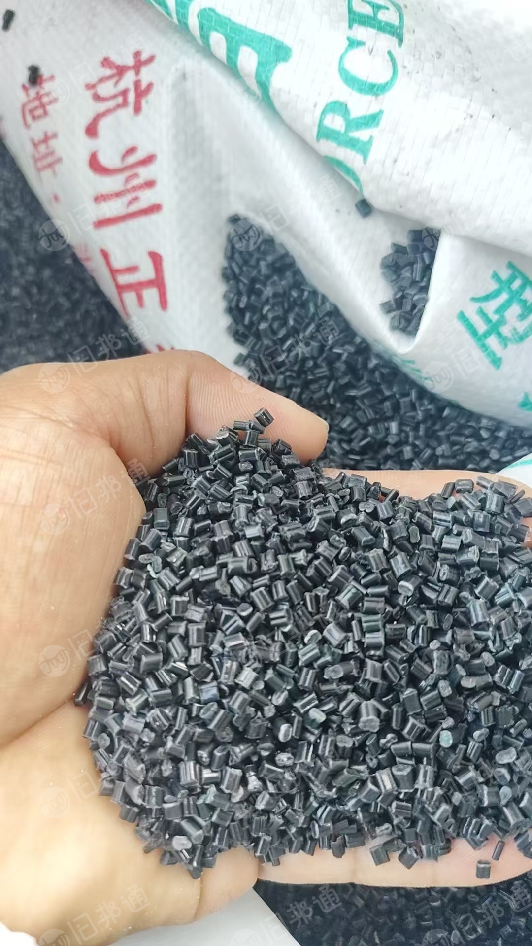 处理黑色无纺布颗粒，过四层80目，含90%漂，现货有10吨，货在浙江金华