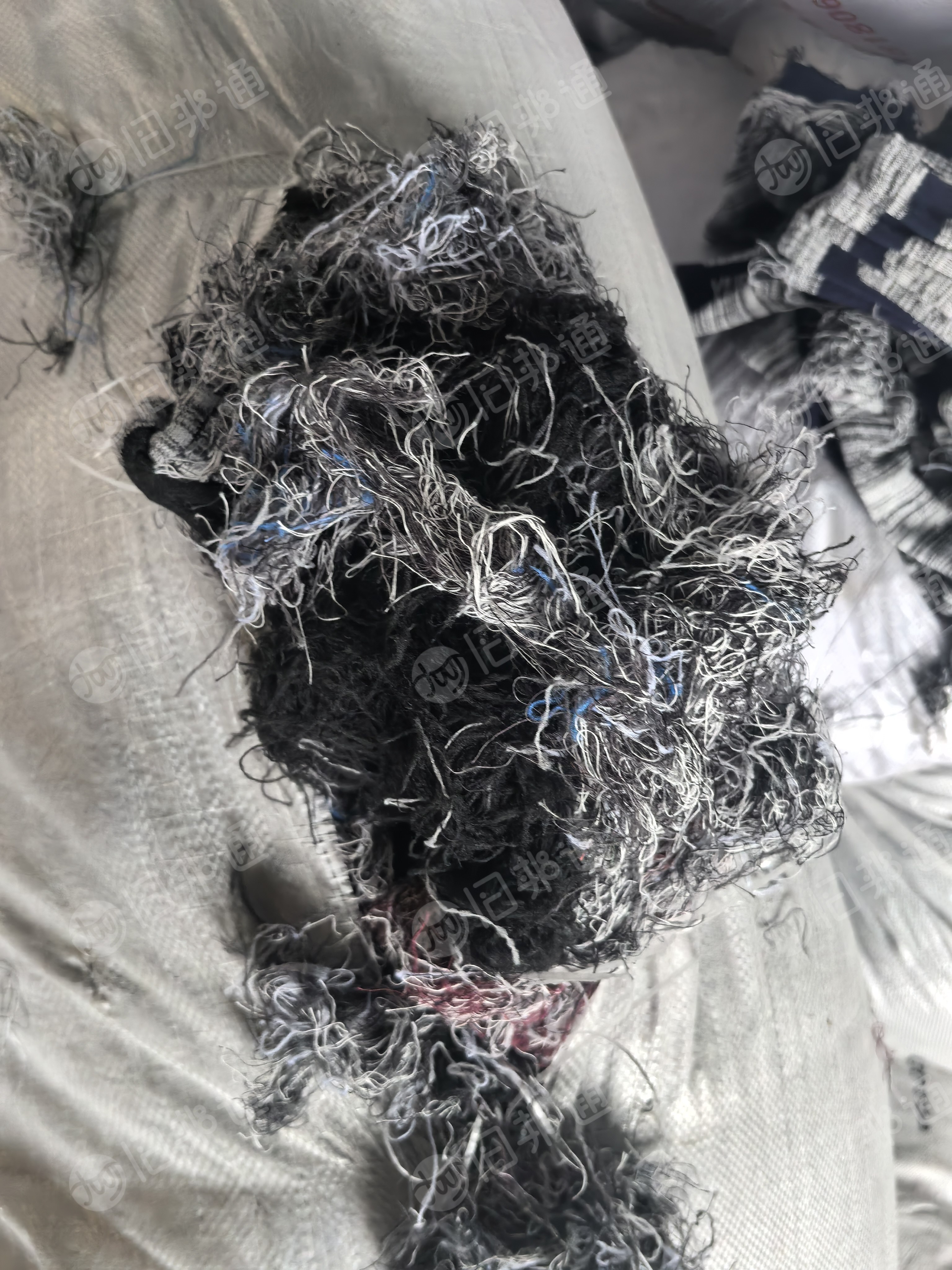 长期大量出售袜子下脚料，统货出，泡泡丝，袜圈，袜片，棉和涤纶的