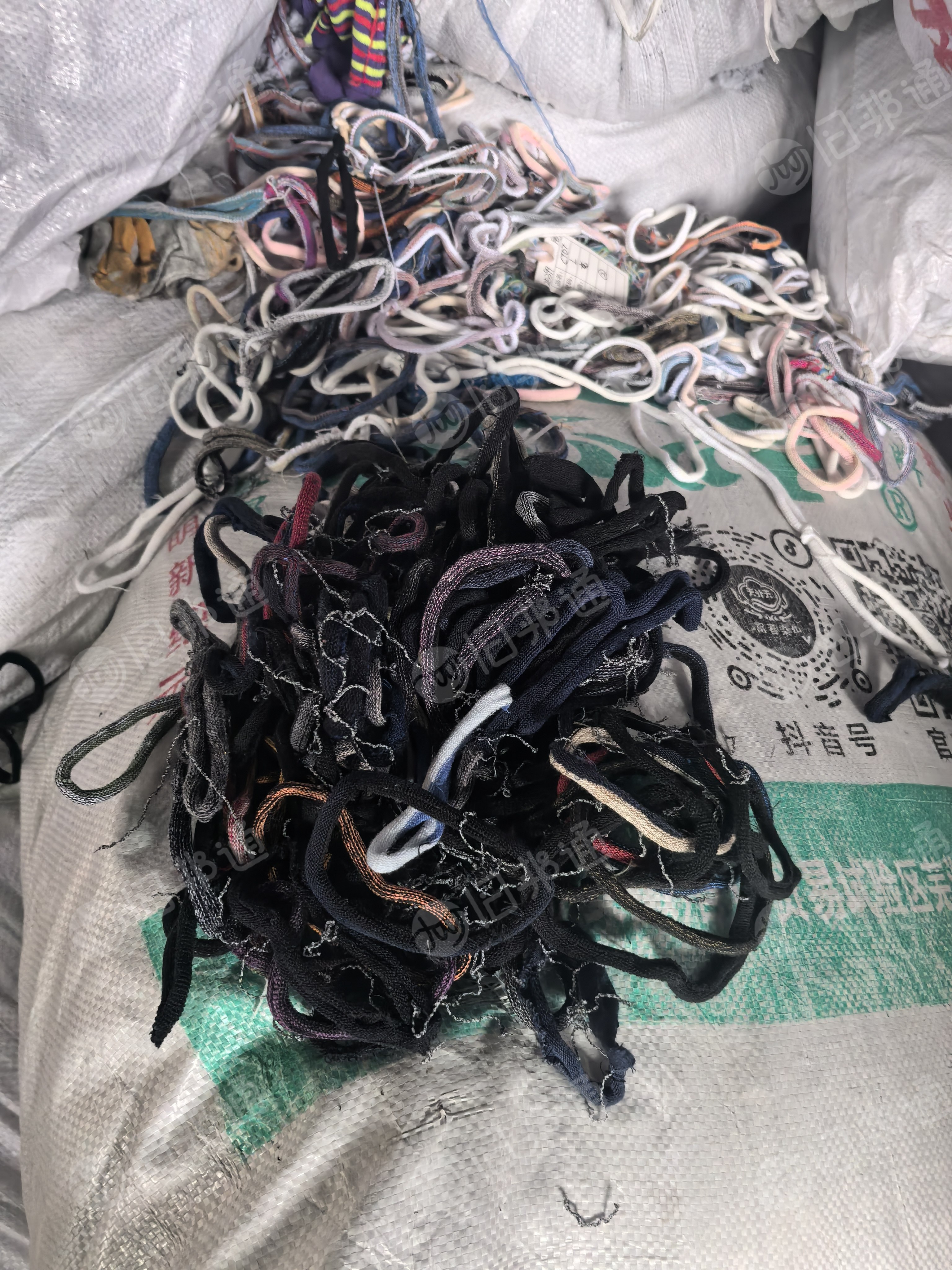 长期大量出售袜子下脚料，统货出，泡泡丝，袜圈，袜片，棉和涤纶的