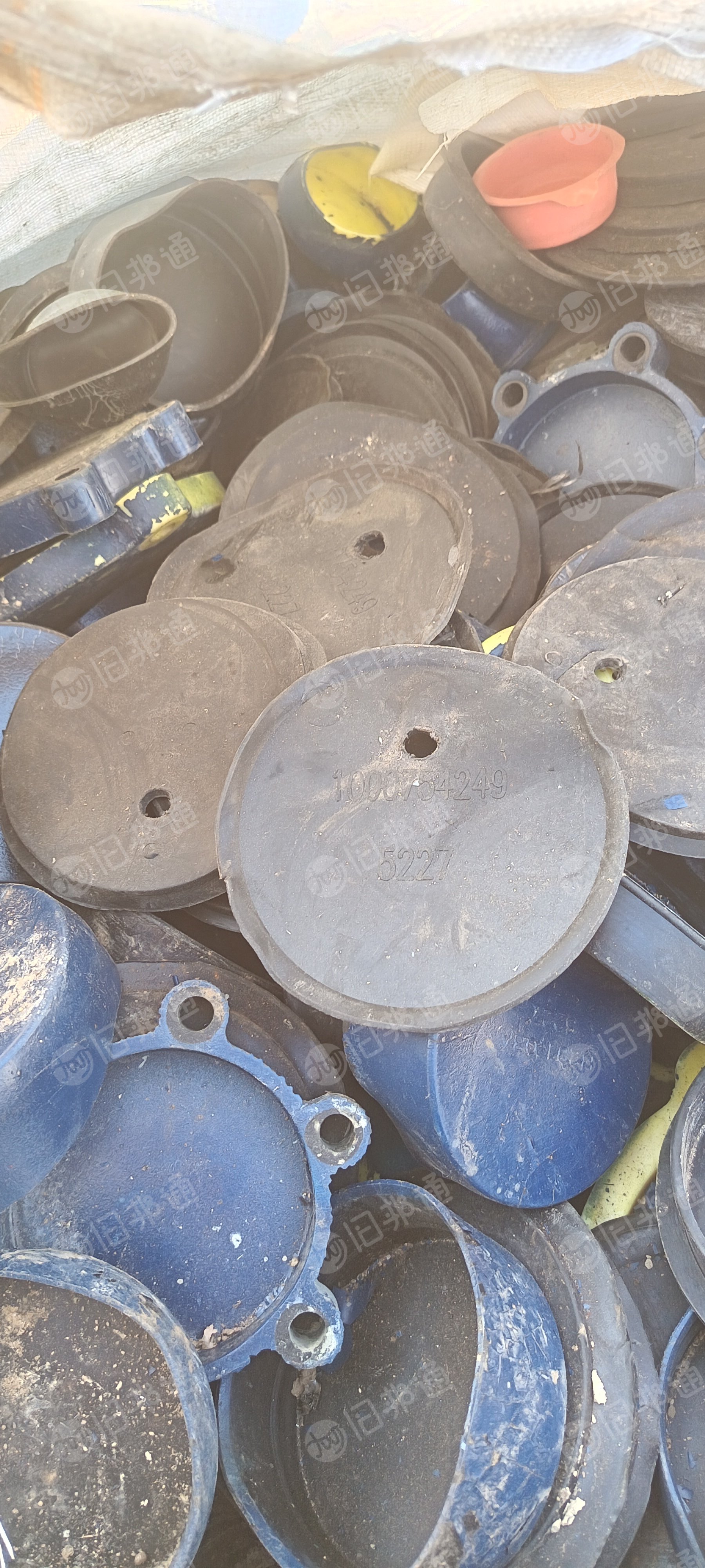 出售机械厂下来的TPR、TPE废料，部分带有油漆，现货20货，月供10来吨，可寄样看货