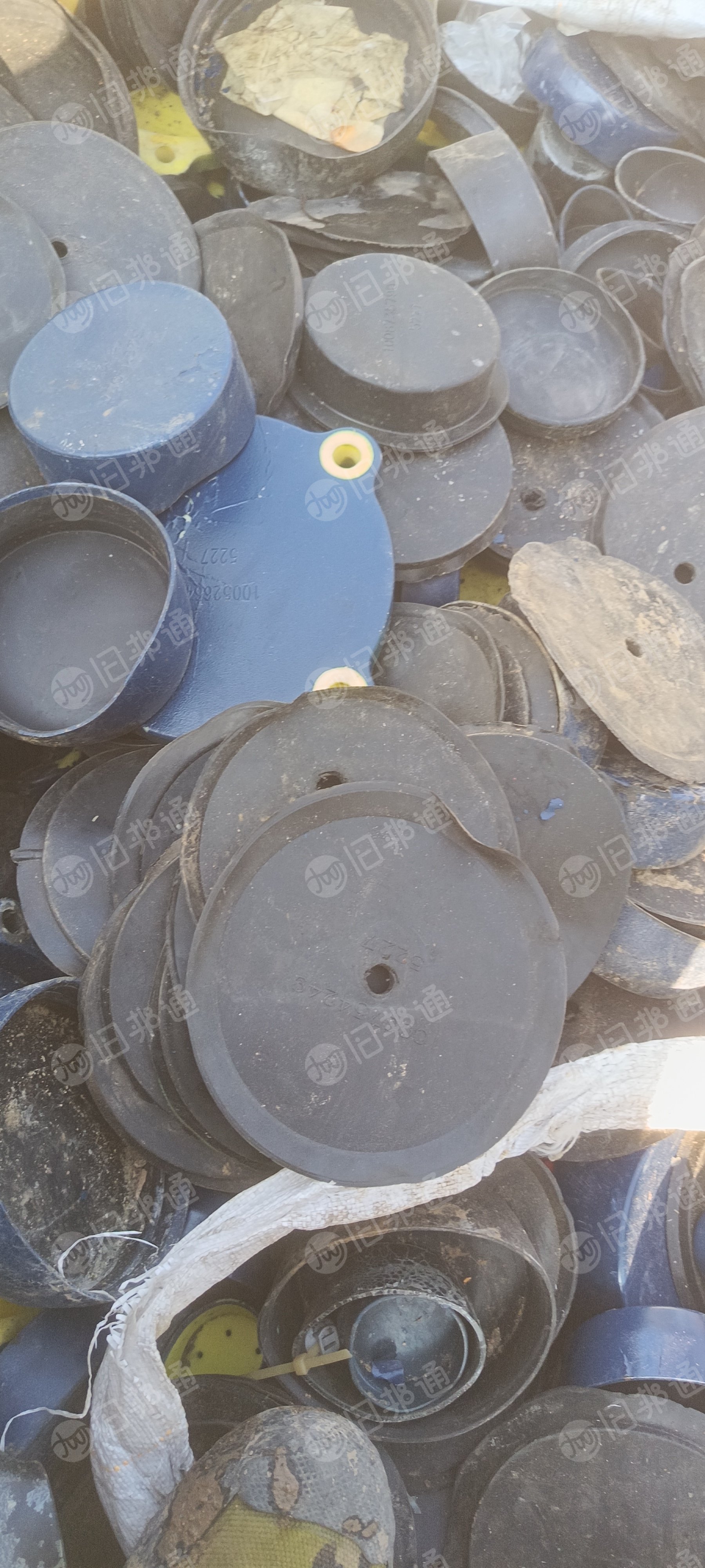 出售机械厂下来的TPR、TPE废料，部分带有油漆，现货20货，月供10来吨，可寄样看货